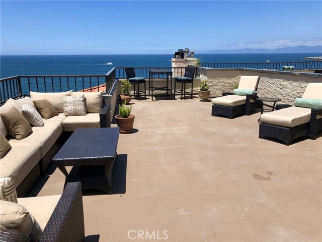 555 Esplanade, Redondo Beach CA: https://media.crmls.org/medias/486e8f91-1c73-4a38-be2e-a71c3af748ec.jpg