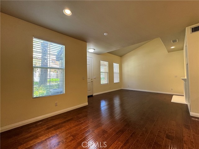 Detail Gallery Image 11 of 41 For 28154 Ashbrook Ln, Valencia,  CA 91354 - 2 Beds | 2/1 Baths