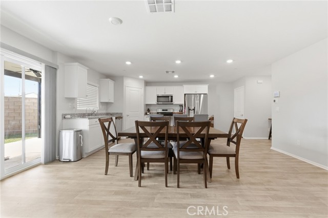 Detail Gallery Image 7 of 27 For 28858 Enclave, Winchester,  CA 92596 - 4 Beds | 2/1 Baths