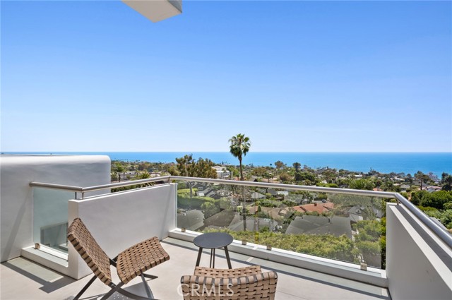 1061 Skyline Drive, Laguna Beach CA: https://media.crmls.org/medias/48705b03-e3ab-4381-aec4-ab0a216b6370.jpg