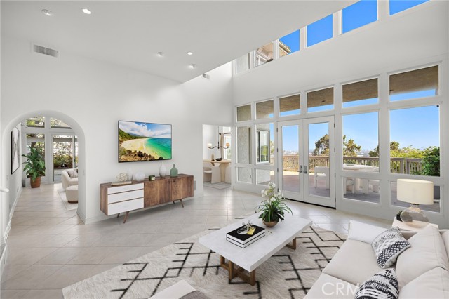 31 Saint Tropez, Newport Beach CA: https://media.crmls.org/medias/48716a11-251f-456d-89e4-56c21a8bddd0.jpg
