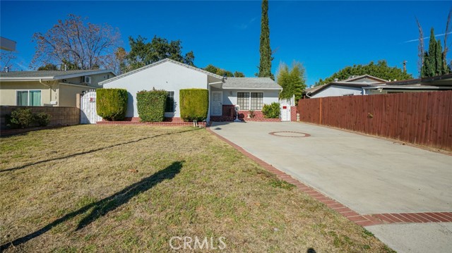 Detail Gallery Image 4 of 67 For 22123 Bassett St, Canoga Park,  CA 91303 - 3 Beds | 2 Baths