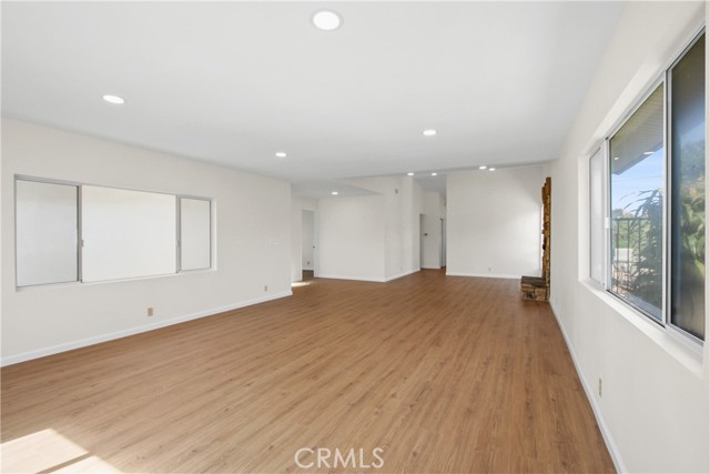 9451 Harcourt Circle, Huntington Beach CA: https://media.crmls.org/medias/48722801-b8ea-4ca6-8b59-f850a9520126.jpg