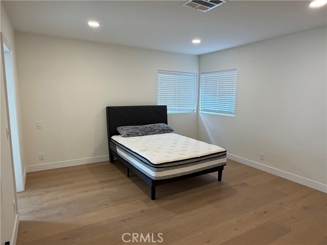 Detail Gallery Image 15 of 30 For 19216 Calvert St, Tarzana,  CA 91335 - 4 Beds | 3 Baths