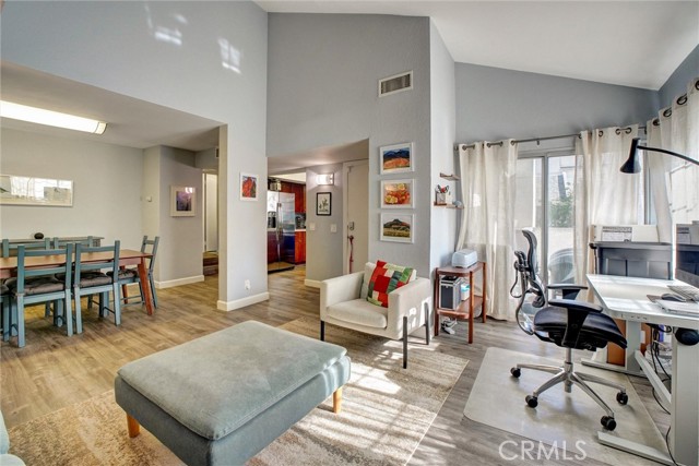 Detail Gallery Image 7 of 44 For 20155 Keswick St #209,  Winnetka,  CA 91306 - 2 Beds | 2 Baths