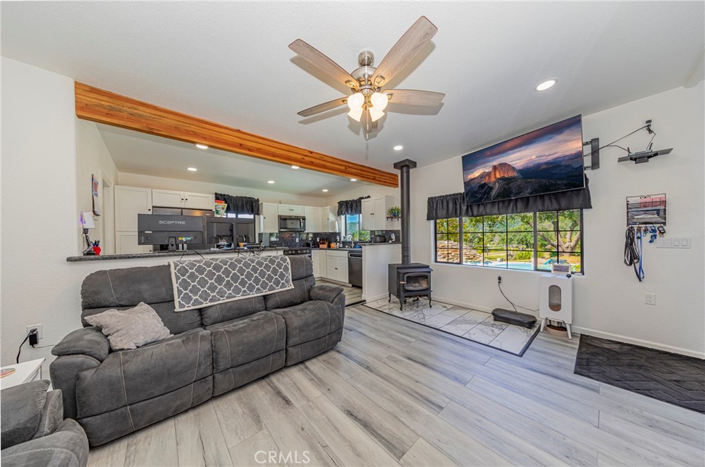 https://media.crmls.org/medias/48745627-d733-4918-a7f5-8ddb08201acb.jpg?preset=X-Large