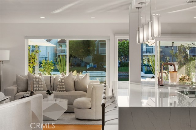 21875 Huron Lane, Lake Forest CA: https://media.crmls.org/medias/48755c92-8ef3-481f-88cd-1dcb2075c03e.jpg