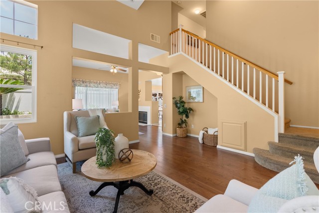 8 Chatri Circle, Lake Forest CA: https://media.crmls.org/medias/4875b8c0-221f-44cf-94c4-c1c22183a0f1.jpg