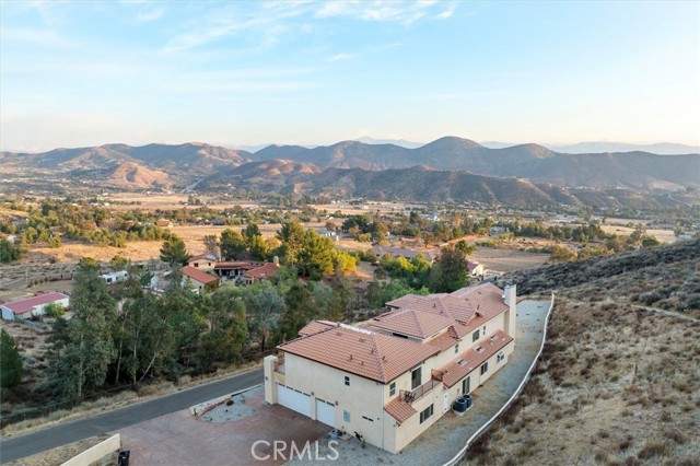 9455 Hierba Road, Agua Dulce, California 91390, 5 Bedrooms Bedrooms, ,5 BathroomsBathrooms,Single Family Residence,For Sale,Hierba,SR25008894