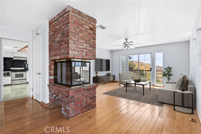Detail Gallery Image 7 of 47 For 9658 Wheatland Ave, Sunland,  CA 91040 - 4 Beds | 4 Baths