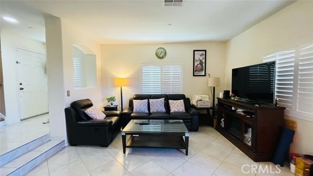 Detail Gallery Image 6 of 33 For 15721 Cobalt St #105,  Sylmar,  CA 91342 - 4 Beds | 2/1 Baths