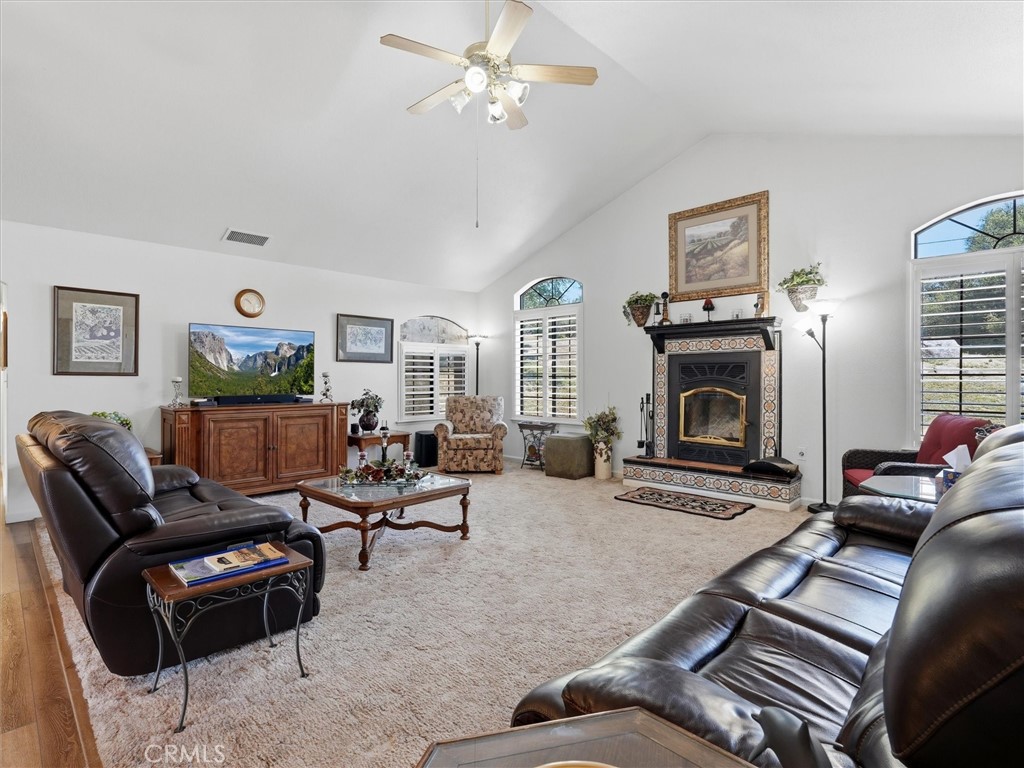 https://media.crmls.org/medias/4877094d-6686-4812-9d27-8f0e04e68ba6.jpg?preset=X-Large