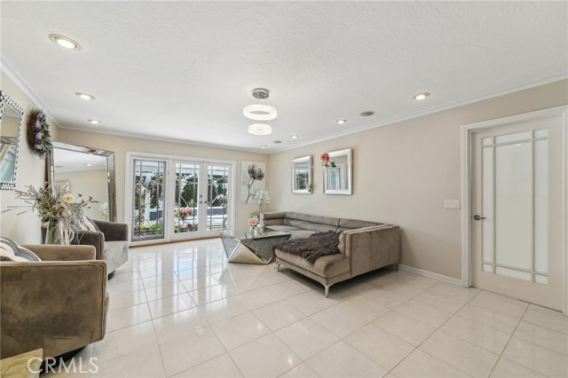 Detail Gallery Image 6 of 40 For 17675 Rainglen, Huntington Beach,  CA 92649 - 3 Beds | 2/1 Baths