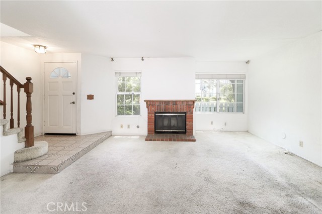 345 Jeremiah Drive, Simi Valley CA: https://media.crmls.org/medias/4877c1b5-8588-4da0-be04-cd71ff8f125b.jpg