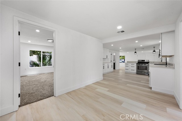 Detail Gallery Image 13 of 40 For 8880 Greenfield Park Dr, Bakersfield,  CA 93307 - 3 Beds | 3/1 Baths