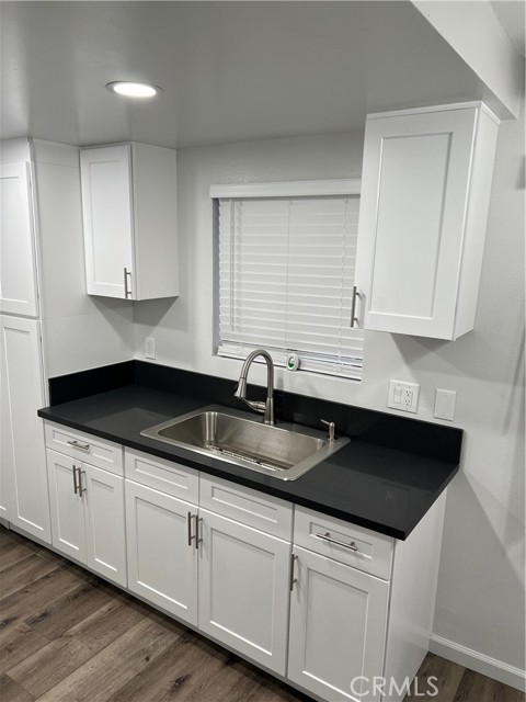 Detail Gallery Image 6 of 12 For 9834 Sepulveda Bld #109,  North Hills,  CA 91343 - 2 Beds | 2 Baths