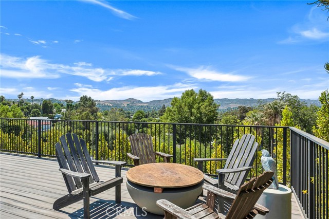 23241 Aetna Street, Woodland Hills CA: https://media.crmls.org/medias/487a68d1-068c-44ef-b8bf-a39f48bc72e0.jpg