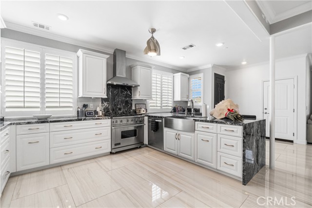 Detail Gallery Image 12 of 70 For 5149 Sammy Hagar, Fontana,  CA 92336 - 6 Beds | 4/1 Baths