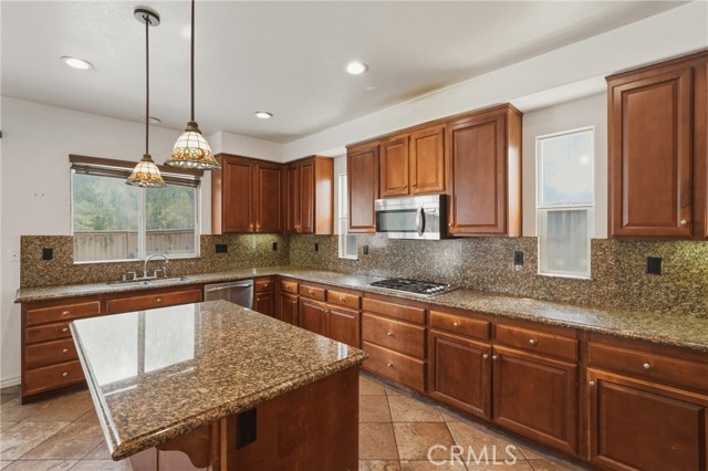 Detail Gallery Image 15 of 46 For 28366 Northmoore Pl, Menifee,  CA 92584 - 5 Beds | 3 Baths