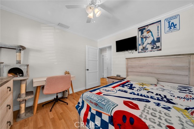 5514 Bellflower Blvd, Lakewood CA: https://media.crmls.org/medias/487d58f8-3a3b-4c55-9a6e-7338798bc1d4.jpg