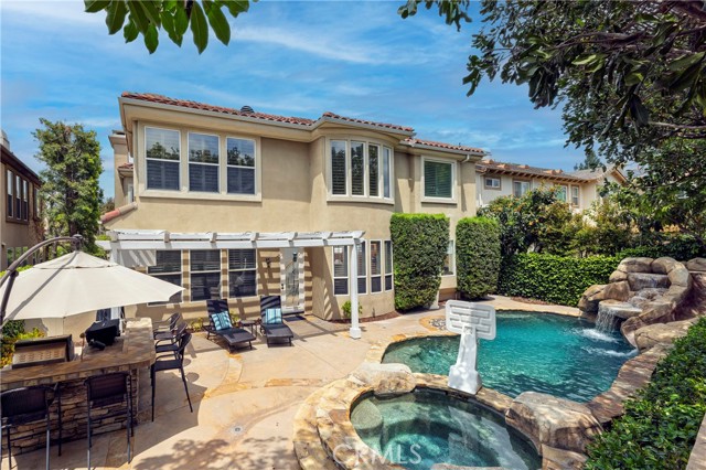 10 Spring Grove, Irvine CA: https://media.crmls.org/medias/487e43dd-c9a2-4267-aba0-e1e3e24b0526.jpg