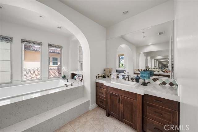 Detail Gallery Image 34 of 46 For 9 Spanish Moss, Irvine,  CA 92602 - 6 Beds | 5 Baths