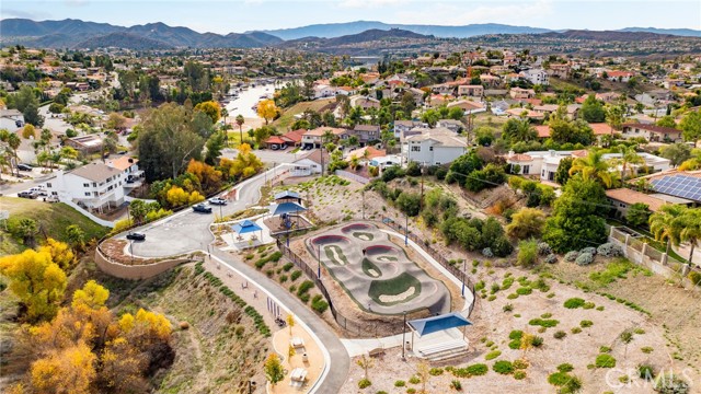 31502 Emperor Drive, Canyon Lake CA: https://media.crmls.org/medias/487fdba6-5403-45cc-ae45-b45b91e3cb36.jpg