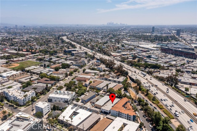 3337 S Durango Avenue, Los Angeles CA: https://media.crmls.org/medias/48806387-d39a-4d7d-bb41-044d53142ea0.jpg
