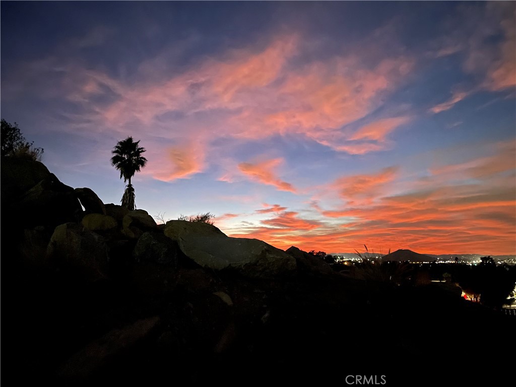 https://media.crmls.org/medias/48815d3c-4066-4109-8ff5-684a85b303e8.jpg?preset=X-Large