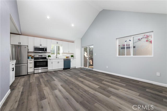 Detail Gallery Image 3 of 19 For 1135 N Howard St a,  Glendale,  CA 91207 - 2 Beds | 2 Baths