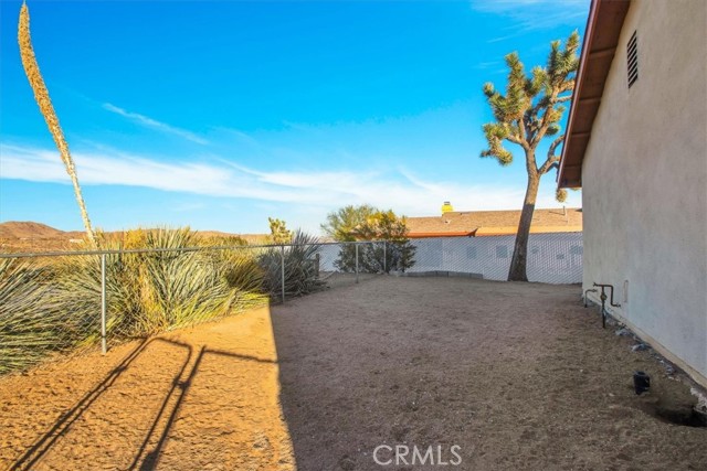 60803 Division Street, Joshua Tree CA: https://media.crmls.org/medias/48825597-068b-4e2a-b1a7-e8cd9b04fc83.jpg