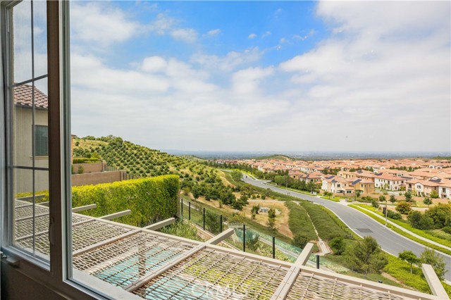 137 Prestigo, Irvine CA: https://media.crmls.org/medias/48841188-5344-42e1-ad8a-525221903be7.jpg