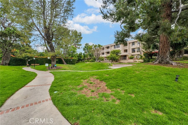 Detail Gallery Image 16 of 36 For 15215 Magnolia Bld #105,  Sherman Oaks,  CA 91403 - 2 Beds | 2 Baths