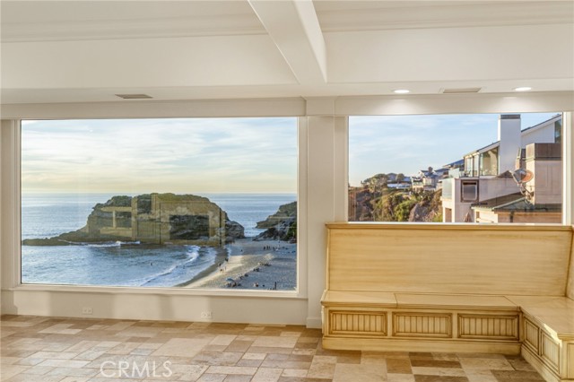 Detail Gallery Image 17 of 73 For 21 Bay, Laguna Beach,  CA 92651 - 6 Beds | 6/1 Baths