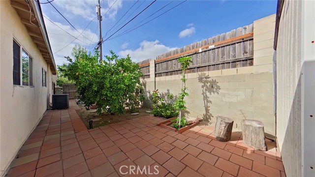 5633 Denny photo 14
