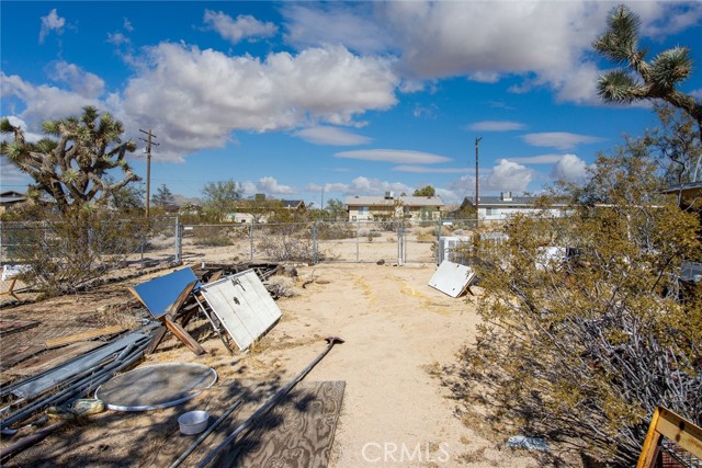 Detail Gallery Image 10 of 13 For 6130 E Parkway, Joshua Tree,  CA 92252 - 2 Beds | 1 Baths