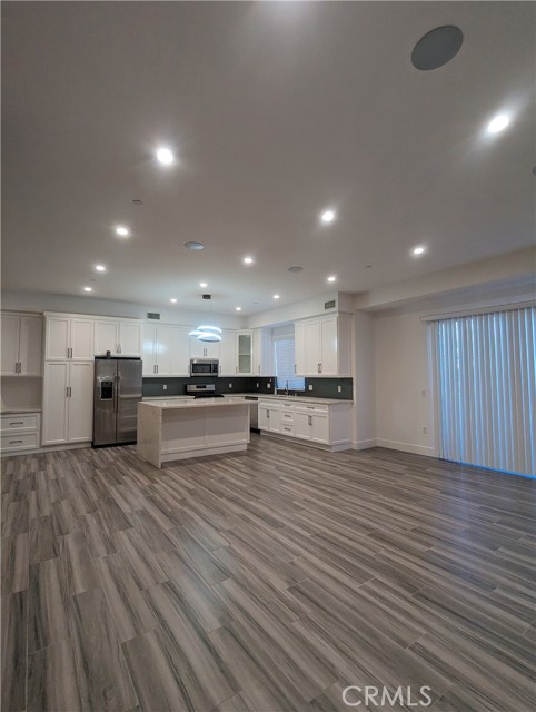 Detail Gallery Image 3 of 18 For 8254 Sharuzi Ln, Northridge,  CA 91325 - 3 Beds | 2/1 Baths