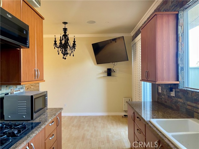 Detail Gallery Image 6 of 22 For 2223 Grant Ave #B,  Redondo Beach,  CA 90278 - 3 Beds | 2/1 Baths
