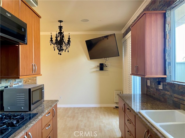 Detail Gallery Image 6 of 22 For 2223 Grant Ave #B,  Redondo Beach,  CA 90278 - 3 Beds | 2/1 Baths