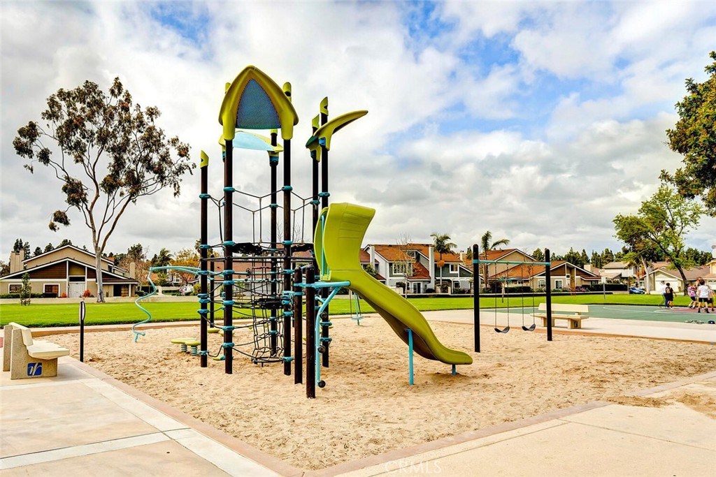 https://media.crmls.org/medias/488840d6-c724-4754-8857-1a109bad45db.jpg?preset=X-Large