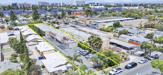935 W Bishop Street, Santa Ana CA: https://media.crmls.org/medias/4888d84f-3336-4bc7-9cc0-2eb9710944c0.jpg