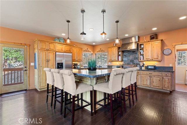 Detail Gallery Image 7 of 54 For 756 Brentwood Dr, Lake Arrowhead,  CA 92352 - 3 Beds | 3 Baths