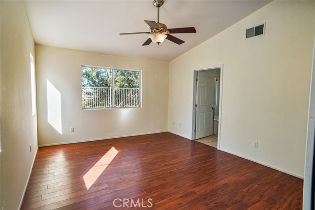 Detail Gallery Image 11 of 17 For 19711 Skyview Ct, Canyon Country,  CA 91351 - 3 Beds | 2 Baths