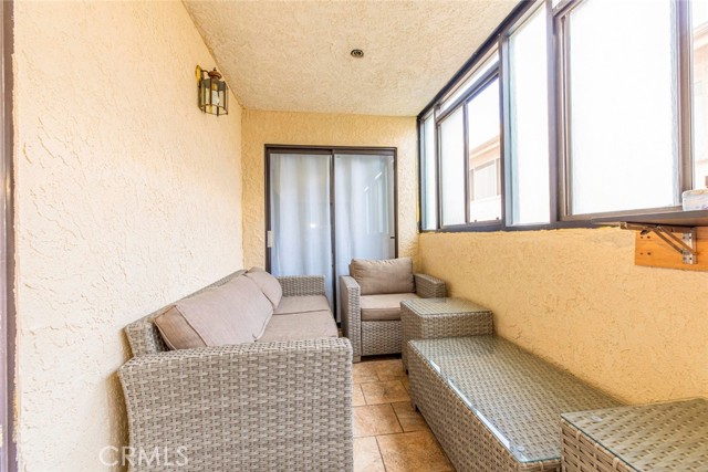 Detail Gallery Image 15 of 21 For 7625 Reseda Blvd #105,  Reseda,  CA 91335 - 3 Beds | 2 Baths