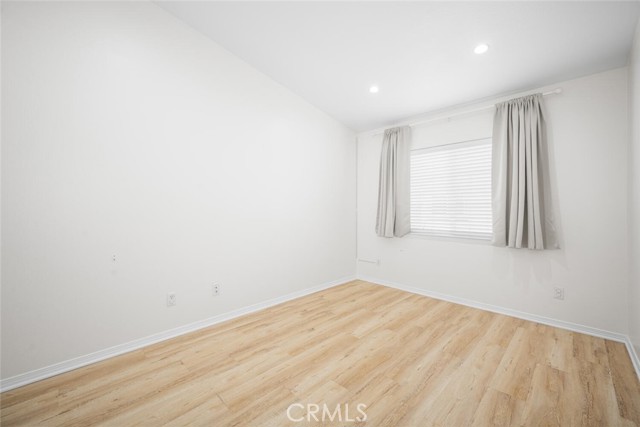5740 S Glennie Lane, Los Angeles CA: https://media.crmls.org/medias/488a8195-b8b7-46a6-b9b1-7cfd97494565.jpg