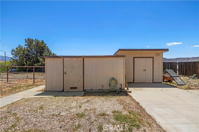 33805 Crown Valley Road, Acton CA: https://media.crmls.org/medias/488abe09-5cbb-4e65-8e83-b7d5819d695b.jpg