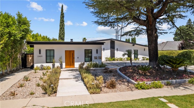23427 Canzonet Street, Woodland Hills CA: https://media.crmls.org/medias/488b2d28-2f4b-449f-9909-08ee511e7276.jpg