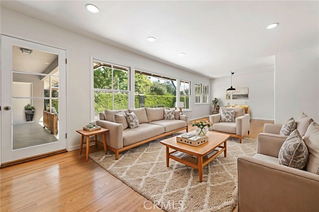 Image 6 of 38 For 883 Leadora Avenue