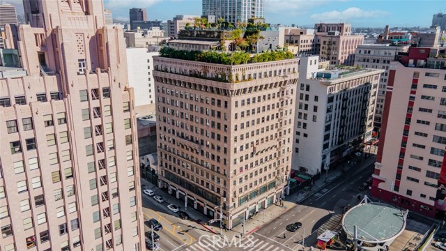 515 S Olive Street, Los Angeles CA: https://media.crmls.org/medias/488c6502-10ad-470d-b51d-aaa08c71b751.jpg