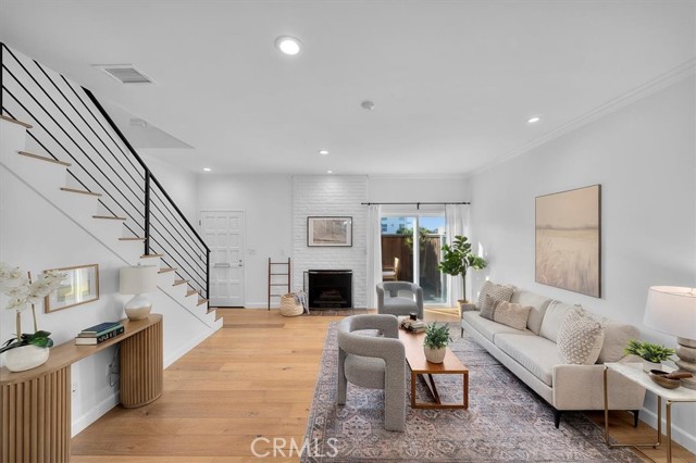 Detail Gallery Image 4 of 46 For 1006 Palm Ln, Redondo Beach,  CA 90278 - 2 Beds | 2 Baths